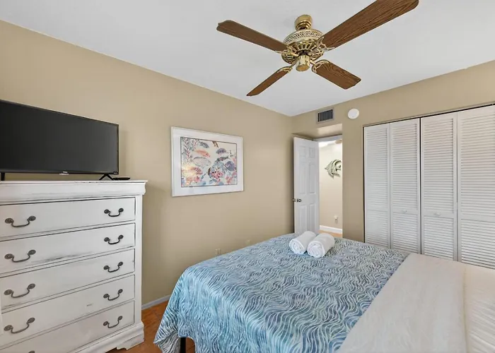 Reef Club Unit 405 Holiday home Clearwater Beach