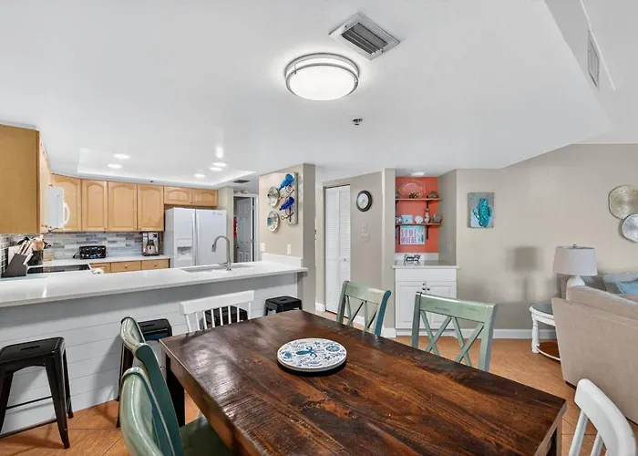 Reef Club Unit 405 Holiday home Clearwater Beach